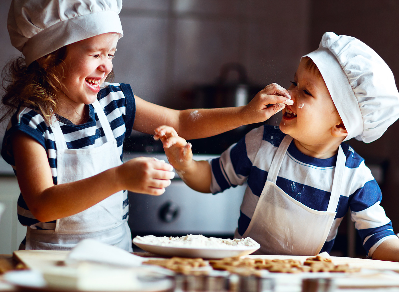 Где научиться готовить взрослому и ребенку: полный список школ и курсов поваров в Москве